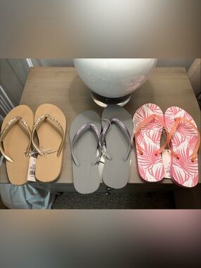 3-Pack Women's Flip Flop Set — Gold, Silver, Pink Palm - size 8. NWT.